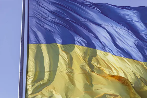 Drapeau Jaune Bleu Ukraine Sur Mât Flotte Dans Vent — Photo