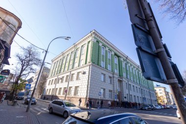 Ternopil 'deki Tıp Üniversitesi' nin yönetim binası cephesi