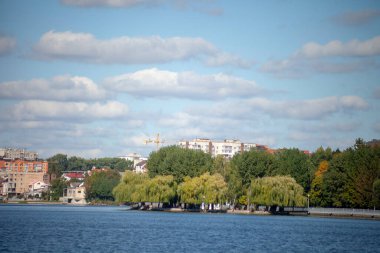 Ekim 'de parkta sonbahar manzarası