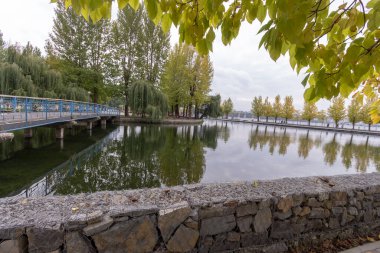 Ekim 'de parkta sonbahar manzarası