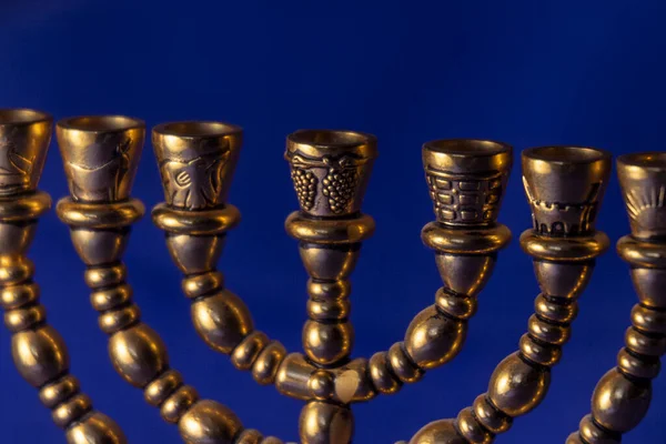 为庆祝光明节 犹太新年和逾越节而举行的犹太人仪式 金色七支烛台 — 图库照片