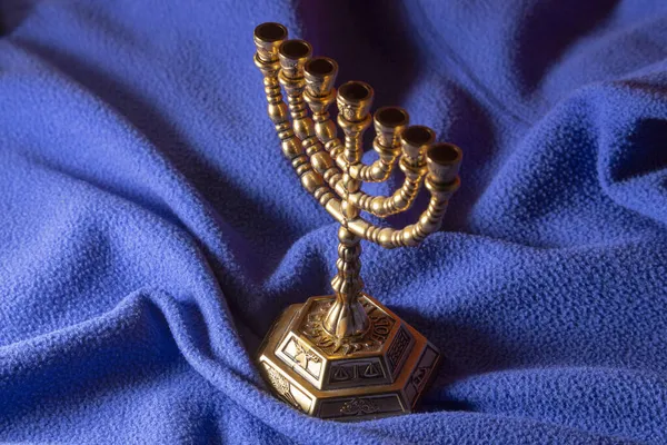 ユダヤ教の儀式黄金の7キャンドルスティックハヌッカ ユダヤ人の新年と過ぎ越しを祝うために — ストック写真