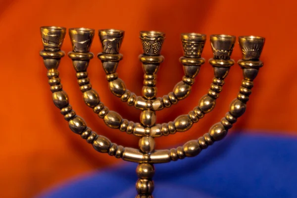 ユダヤ教の儀式黄金の7キャンドルスティックハヌッカ ユダヤ人の新年と過ぎ越しを祝うために — ストック写真