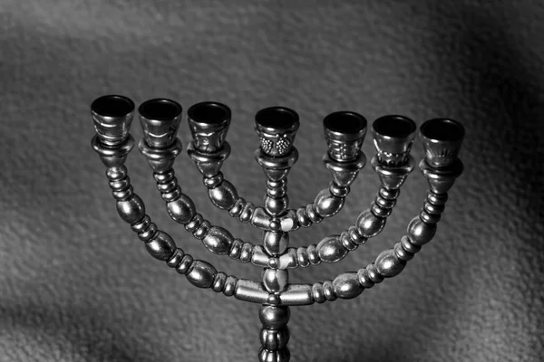 ユダヤ人の美しい黄金の7つの燭台は ハヌカ ユダヤ人の新年と過越を祝うために — ストック写真
