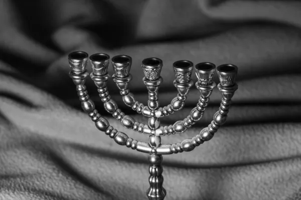 犹太漂亮的金7支烛台庆祝光明节 犹太新年和逾越节 — 图库照片