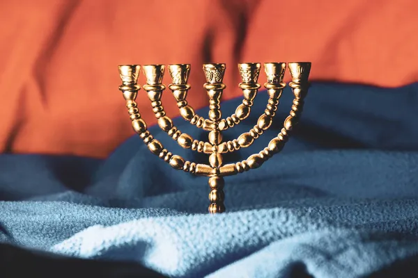 Joodse Gouden Kandelaar Voor Het Lezen Van Thora Heilige Schrift — Stockfoto