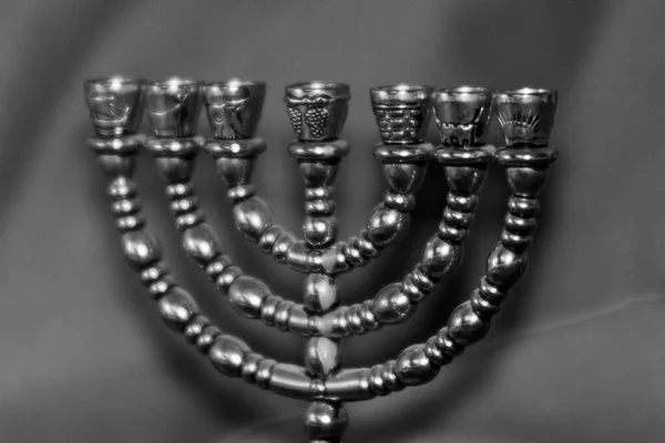 犹太金色七支烛台 用于阅读 — 图库照片