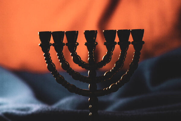 Еврейский золотой подсвечник для чтения Торы и Священного Писания