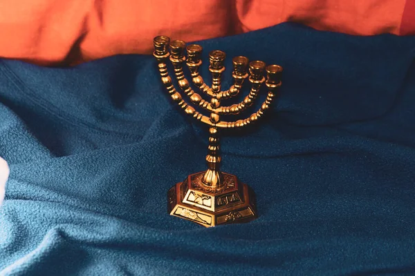 Joodse Gouden Kandelaar Voor Het Lezen Van Thora Heilige Schrift — Stockfoto