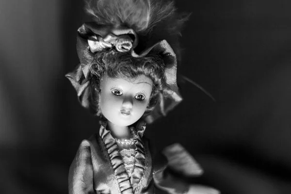 Luxuriöse Puppe Form Eines Mädchens Kleid Und Hut — Stockfoto