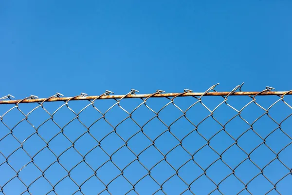 Textura Metal Acanalado Malla Sintética Valla Para Fondos — Foto de Stock