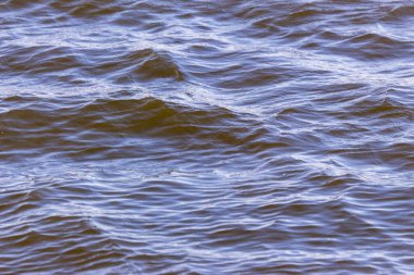 Göldeki bir fırtına sırasında dalgaların dokusu