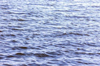 Göldeki bir fırtına sırasında dalgaların dokusu