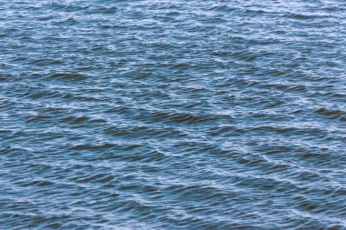 Göldeki bir fırtına sırasında dalgaların dokusu