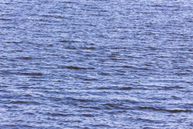 Göldeki bir fırtına sırasında dalgaların dokusu