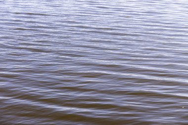 Göldeki bir fırtına sırasında dalgaların dokusu