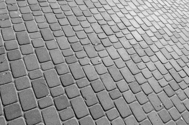 Kaldırımda arka planda beton kaldırımlar