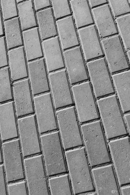 Kaldırımda arka planda beton kaldırımlar