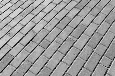 Kaldırımda arka planda beton kaldırımlar