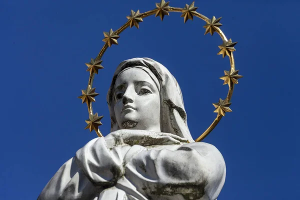 Socha Matky Boží Zlatou Svatozáří Hvězdami Hlavě — Stock fotografie