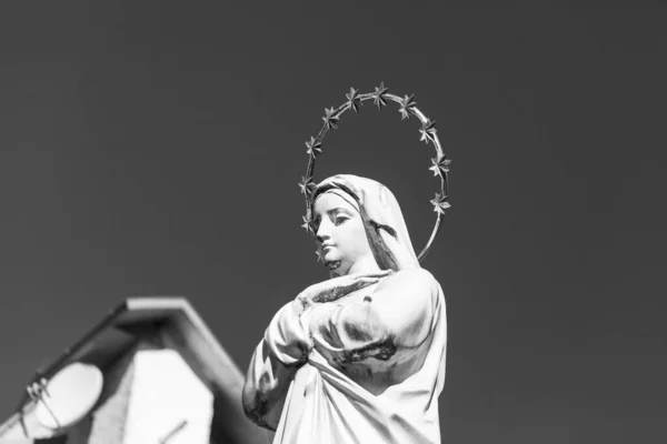 Meryem Ana Nın Heykeli Altın Bir Halesi Kafasında Yıldızlar Var — Stok fotoğraf