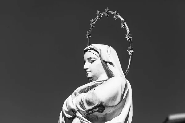 헤일로 그녀의 이있는 어머니의 조각상 — 스톡 사진