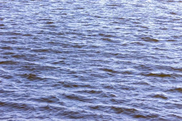湖の嵐の間の波の質感 — ストック写真
