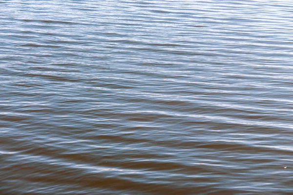 湖の嵐の間の波の質感 — ストック写真