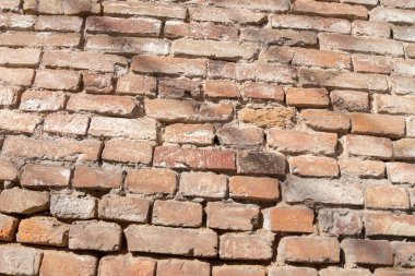 Eski Polonya yapımı sarı tuğlaların dokusu.