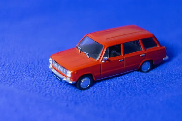 Carro Brinquedo Vermelho Soviético Fundo Azul — Fotografia de Stock