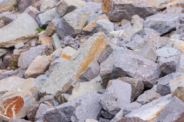 Grote Grijs Gele Stenen Bij Het Meer — Stockfoto