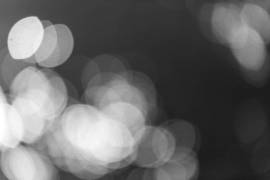 Suyun içindeki güneş ışınları.