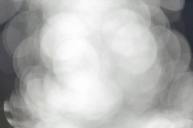 Suyun içindeki güneş ışınları.