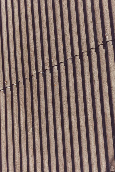 Υφή Γκρίζου Κυματοειδούς Σχιστόλιθου Στην Οροφή Του Σπιτιού — Φωτογραφία Αρχείου
