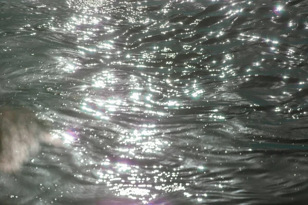 Rayos Sol Desenfoque Agua Negra — Foto de Stock