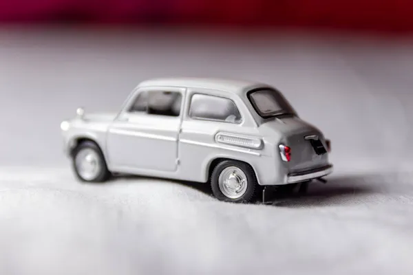 Grijs Wit Speelgoed Auto Een Witte Achtergrond — Stockfoto