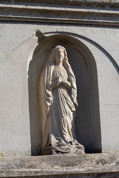 Scultura Monumento Alla Madre Dio Nel Cimitero — Foto Stock