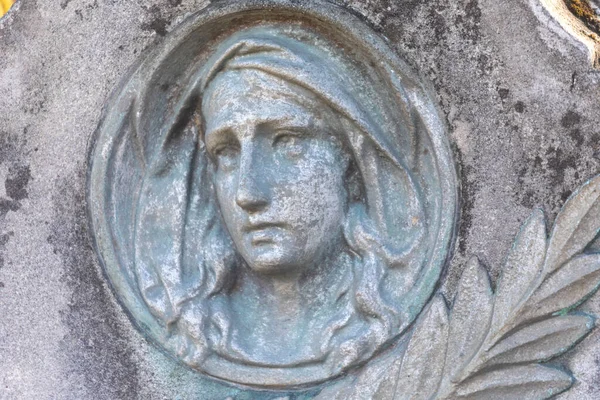 Scultura Monumento Alla Madre Dio Nel Cimitero — Foto Stock