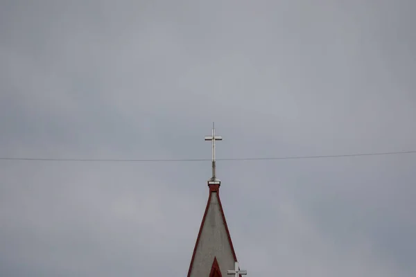 Techo Iglesia Con Una Cruz Sobre Fondo Del Cielo Templos — Foto de Stock