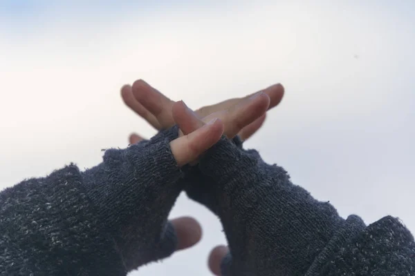 Man Imitates Flight Bird His Fingers — Stock Photo, Image