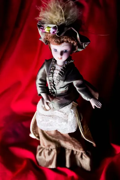 Spielzeugpuppe Luxuriösen Hutkleid Das Mädchen Kleid — Stockfoto