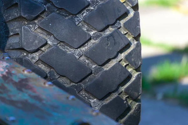 Rodas Pretas Caminhão Com Grandes Pistas — Fotografia de Stock