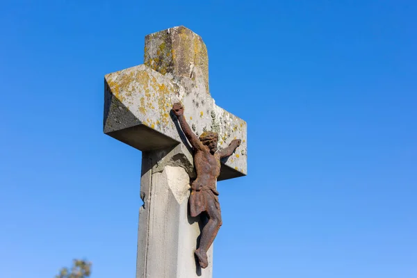 Křesťanský Kříž Ukřižováním Ježíše Krista Hrobě Hřbitově — Stock fotografie