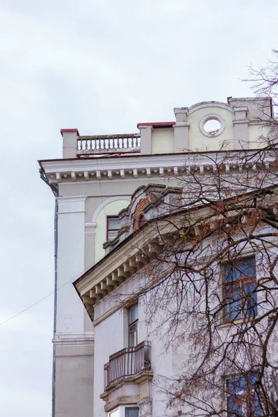 Fasad Ett Gammalt Sovjetiskt Hus Behov Reparation — Stockfoto