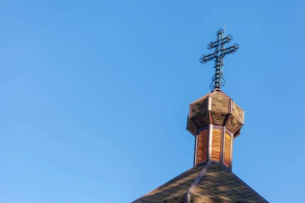 우크라 그리스 카톨릭 지붕에 기독교 십자가 — 스톡 사진