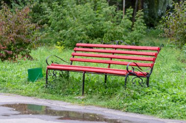 Ekim 'de parktaki ahşap bank