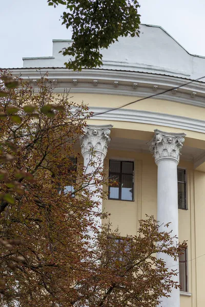 Huis Met Zuilen Het Centrum — Stockfoto