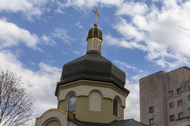 Ukrayna Katolik Kilisesi 'nin çatısında Hıristiyan haçı