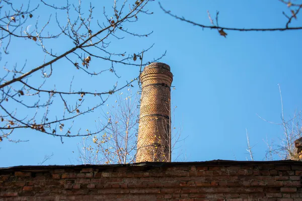 Stara Murowana Wieża Kotłowni Mieście Która Wkrótce Zostanie Zburzona — Zdjęcie stockowe