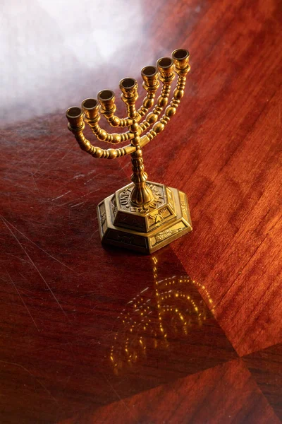 Židovský Pozlacený Slavnostní Sedmimístný Svícen — Stock fotografie